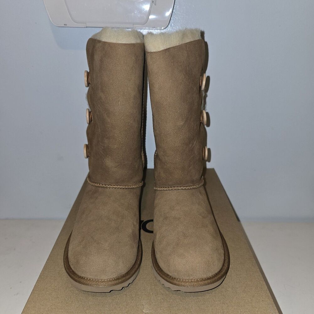 UGG Kids Girls Bailey Button Triplet Boots Size 4